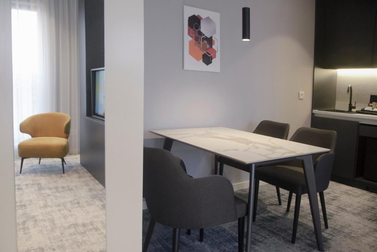 H41 Luxury Suites Belgrado Buitenkant foto
