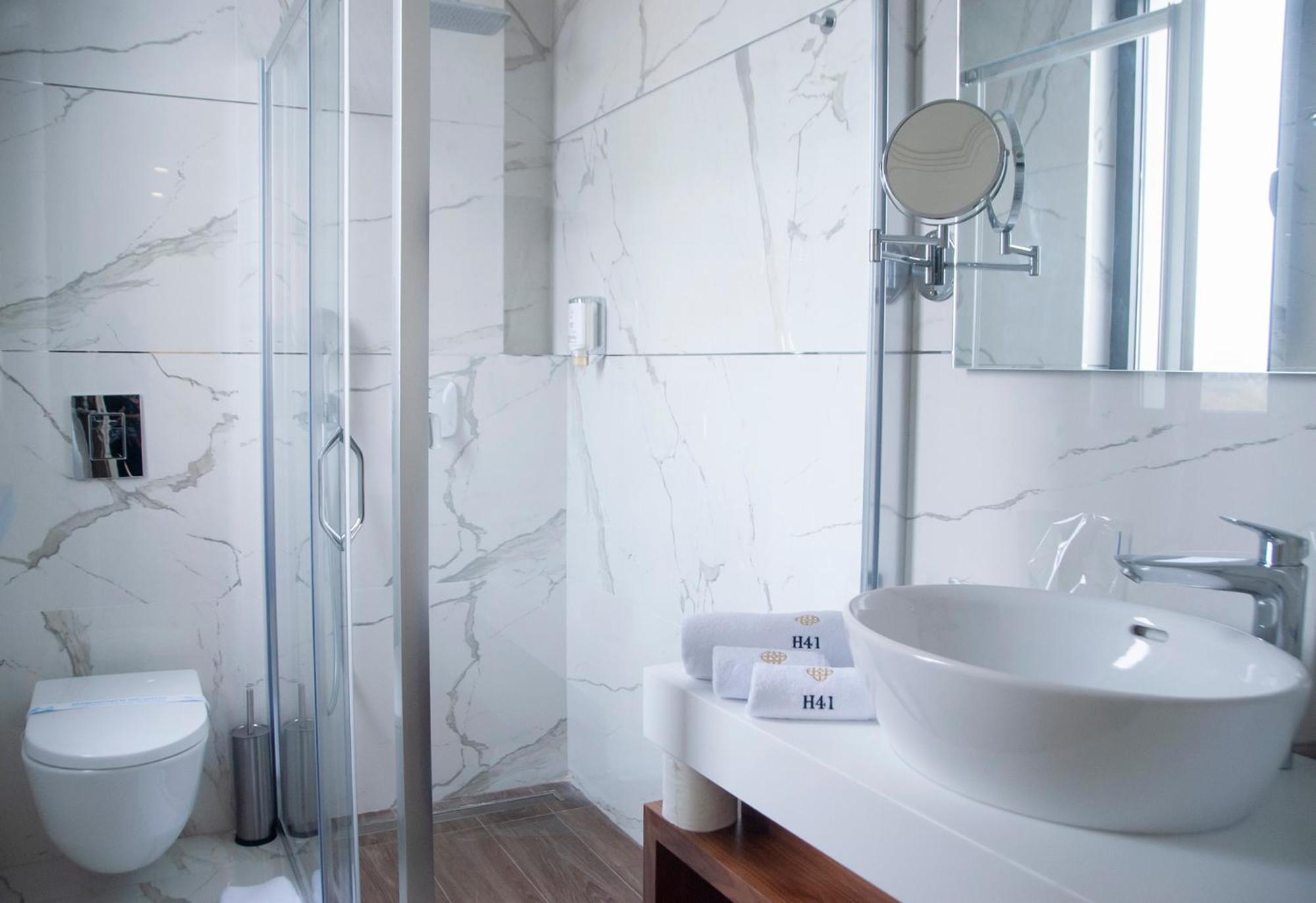 H41 Luxury Suites Belgrado Buitenkant foto